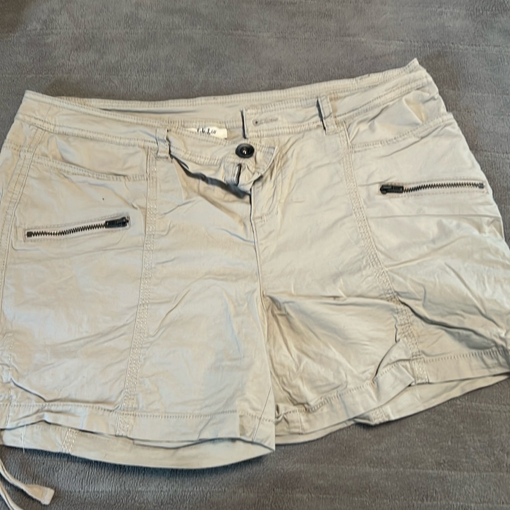 Women’s tan shorts